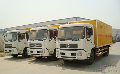 东风10吨爆破车 康机190马力发动机助力高效道路货物运输