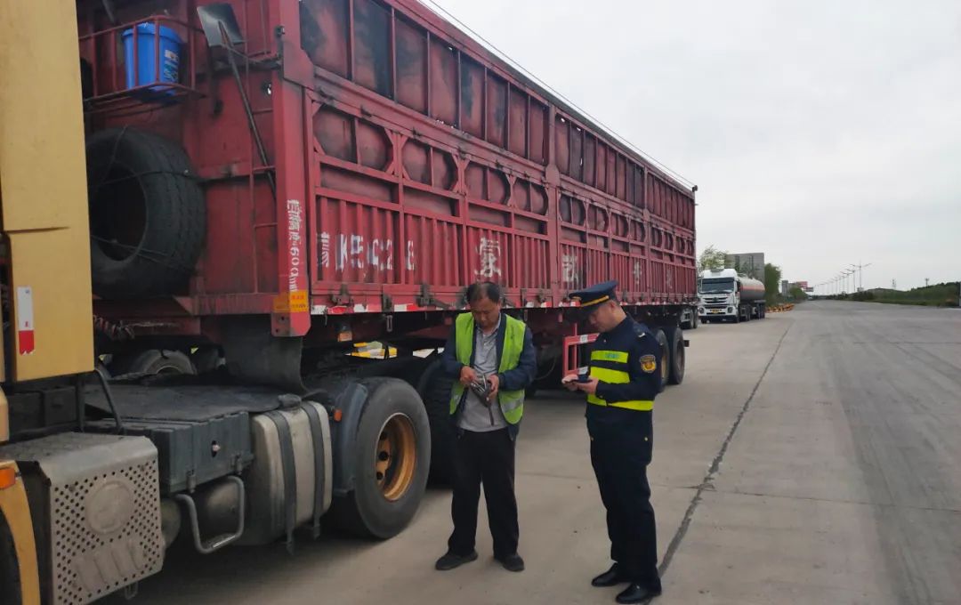 鄂尔多斯市交通运输综合行政执法支队在道路货物运输领域的监管职责与工作实践